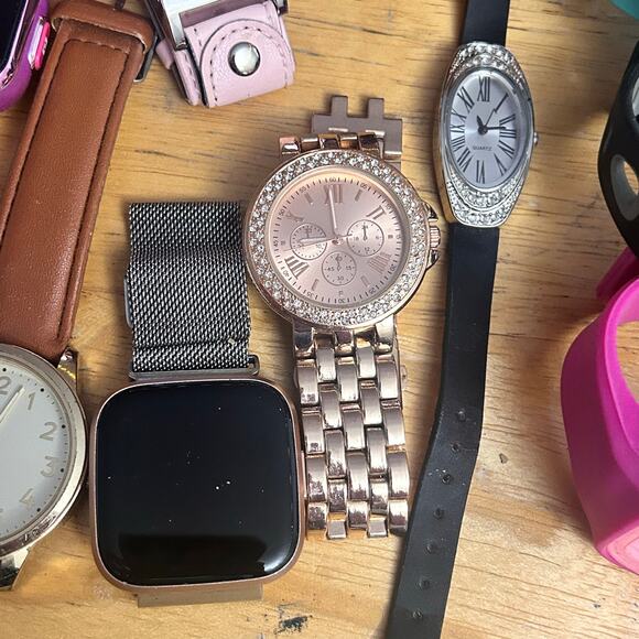 Assorted Watches Used Not Working For Parts Or Pieces lot 2 - Picture 5 of 8